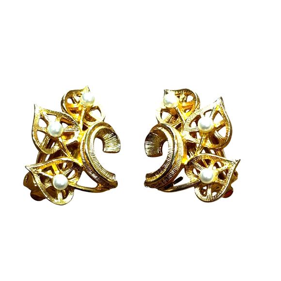 Vintage mid century clip on earrings gold & faux pearls classic feminine luxury - Picture 1 of 4